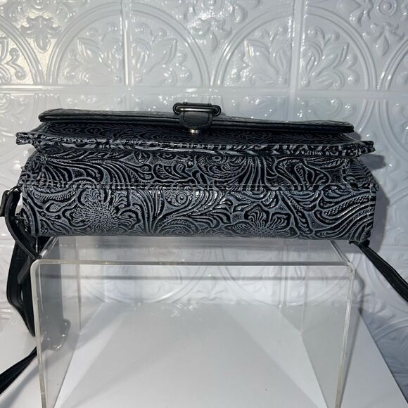 NWOT Authentic Bueno Leather Embossed 2 Way
BRAND NEW - Picture 7 of 9